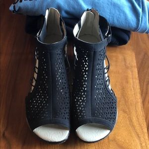 JBU Memory Foam Peep-toe crotchet cut-out sandals